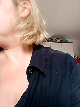 Snapshot of LiluLiluLilu chatting on 2, 6, 2026 LiluLiluLilu online show from 2, 6, 2026