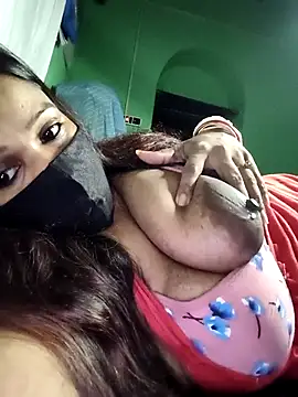 Snapshot of V-hot-swiet chatting on 5, 10, 2025 V-hot-swiet online show from 5, 10, 2025