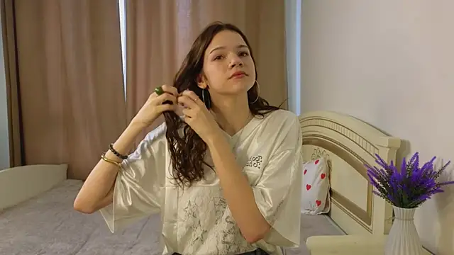 VelvetRisque online show from 22, 4, 2026