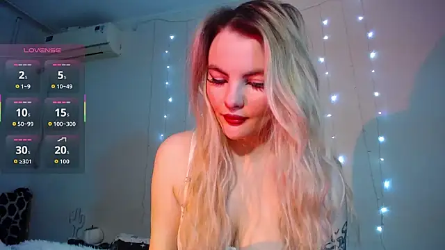 Snapshot of Wicked_cookie chatting on 10, 11, 2025 Wicked cookie online show from 10, 11, 2025