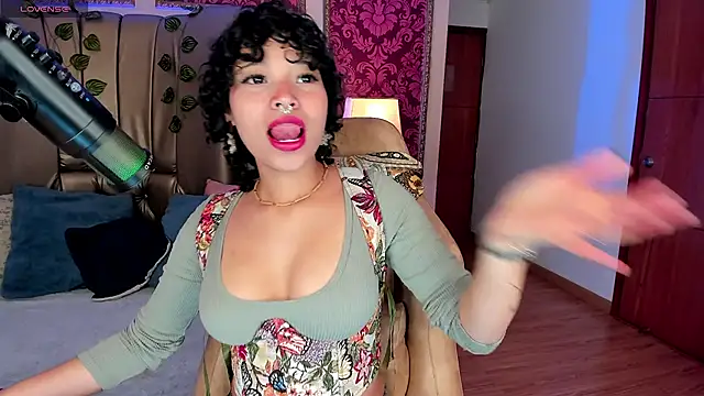 DaniCollinn  online show from 11, 2, 2026