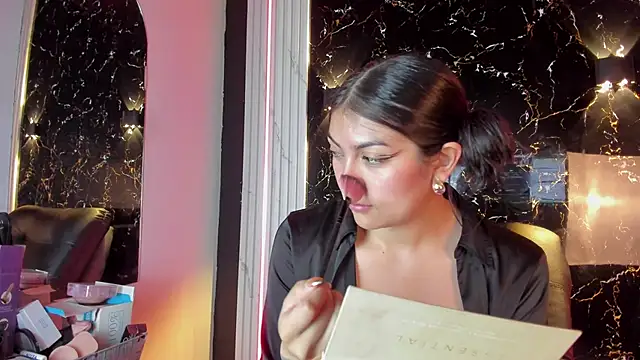 LolaXXXperience online show from 30, 10, 2025