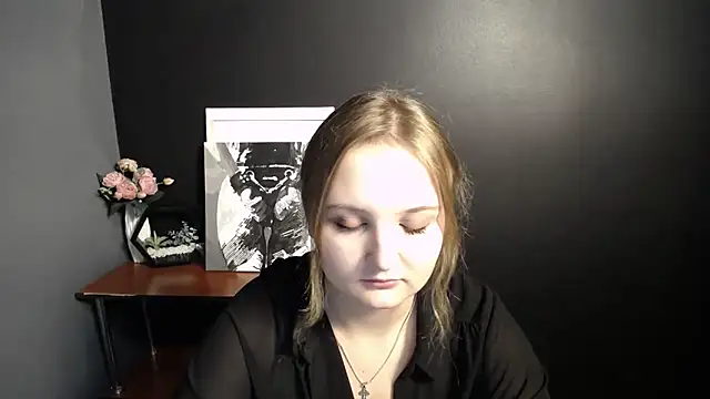 Snapshot of Mystic_nikole chatting on 8, 10, 2025 Mystic nikole online show from 8, 10, 2025
