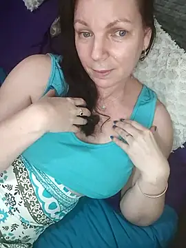 aussiepeaches online show from 17, 9, 2025