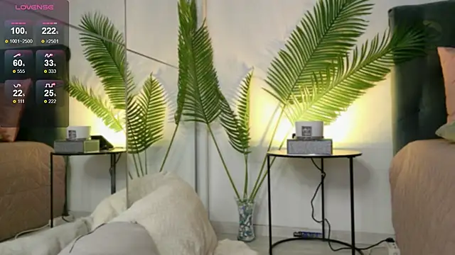 JuliaQuin online show from 3, 10, 2025