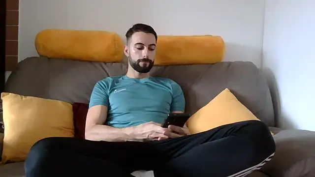 Amicisegreti online show from 23, 12, 2025