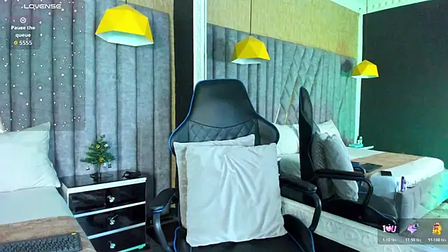 SkylerBloomm online show from 21, 12, 2025