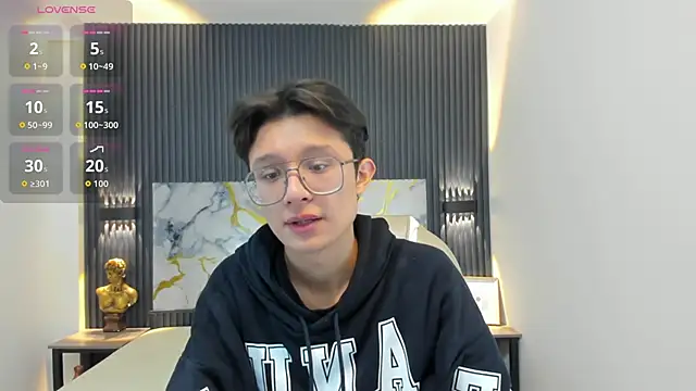 SantiagoRusso18 online show from 20, 10, 2025