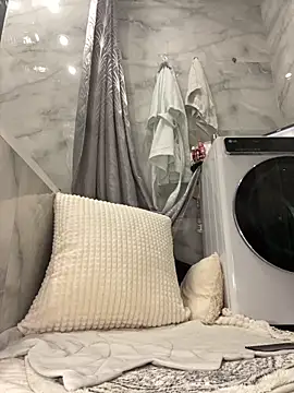 Kitty Kisss online show from 3, 12, 2025