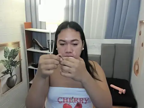 TsUncutKaren online show from 4, 12, 2025