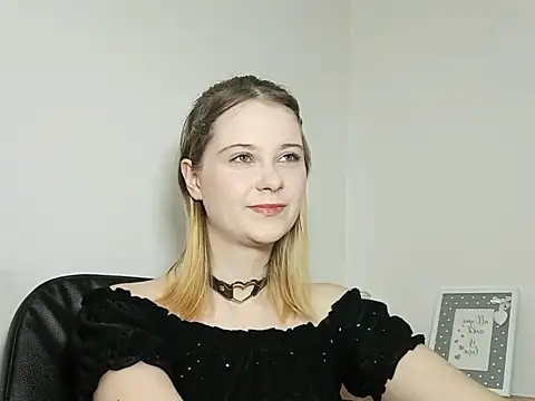 LydiaYoung online show from 25, 9, 2025