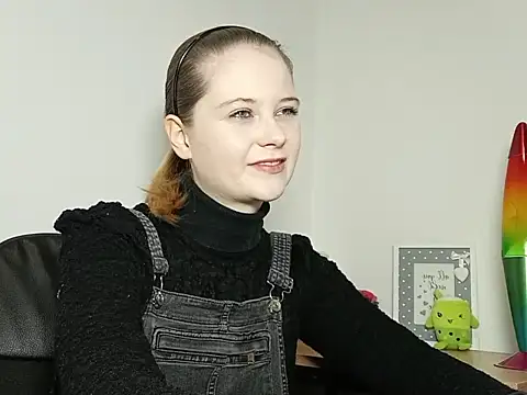 LydiaYoung online show from 16, 10, 2025