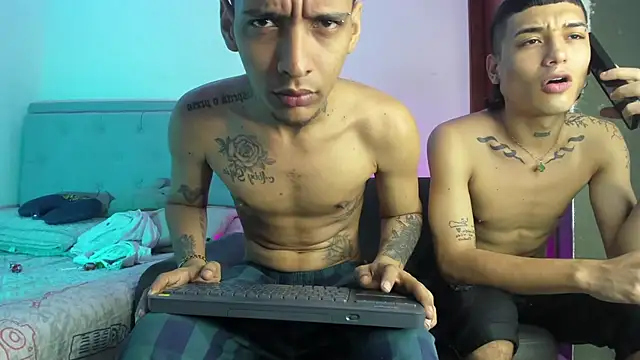 Snapshot of twinkDuohot chatting on 1, 4, 2026 twinkDuohot online show from 1, 4, 2026