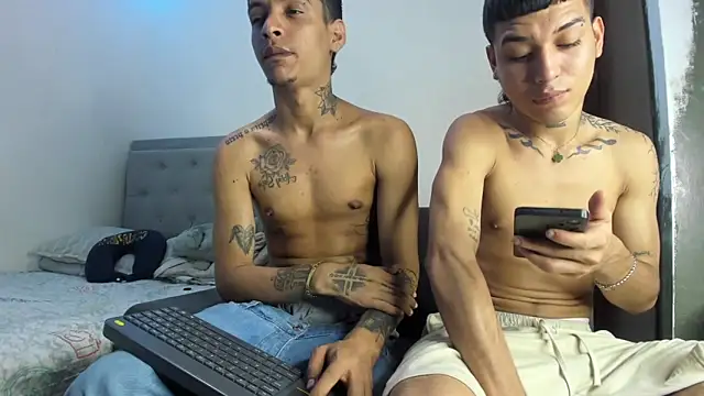 Snapshot of twinkDuohot chatting on 9, 4, 2026 twinkDuohot online show from 9, 4, 2026