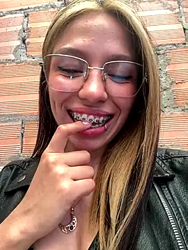 Snapshot of yourrmuse chatting on 21, 9, 2025 yourrmuse online show from 21, 9, 2025