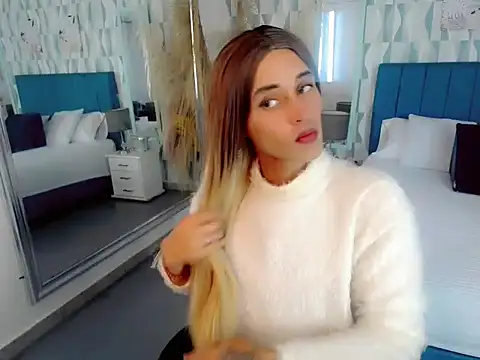 Snapshot of samantha_bliss chatting on 12, 10, 2025 samantha bliss online show from 12, 10, 2025