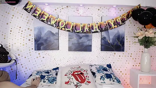 Emily Vaughan online show from 20, 10, 2025