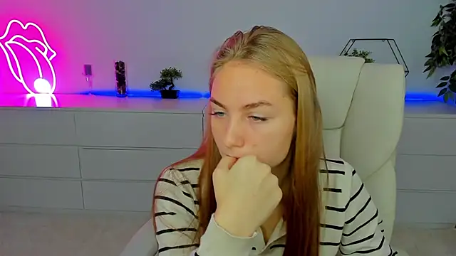 Snapshot of MilaAddams chatting on 9, 10, 2025 MilaAddams online show from 9, 10, 2025