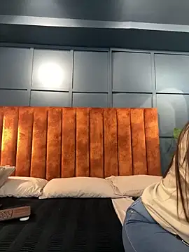 Tayler Kim online show from 25, 2, 2026