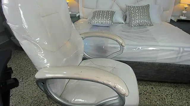 Miss Francheska online show from 2, 2, 2026