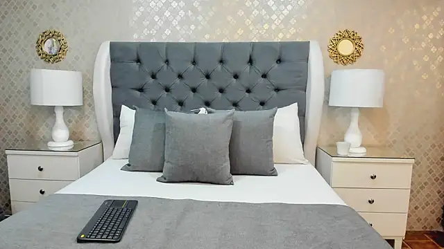 ZoeWilliis online show from 3, 10, 2025