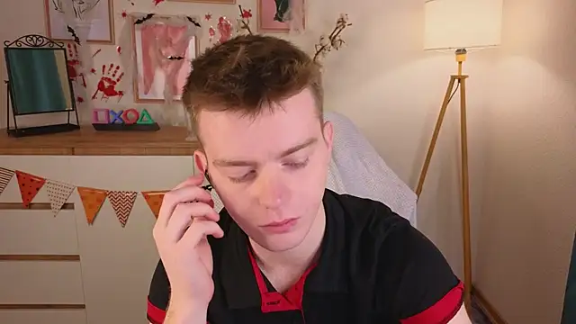 Snapshot of happy_de1mos chatting on 27, 10, 2025 happy de1mos online show from 27, 10, 2025