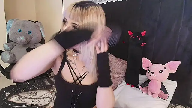 Snapshot of IvyBelle_ chatting on 19, 6, 2026 IvyBelle online show from 19, 6, 2026