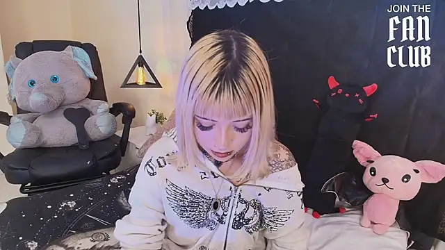 Snapshot of IvyBelle_ chatting on 24, 6, 2026 IvyBelle online show from 24, 6, 2026