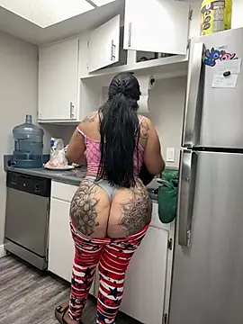 latina curvy22 online show from 23, 4, 2026