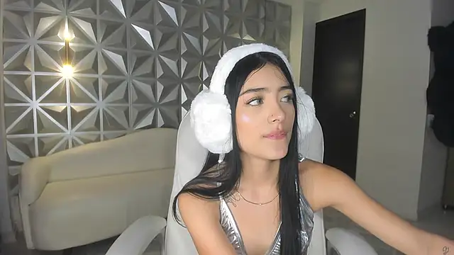 zoerouse  online show from 17, 12, 2025