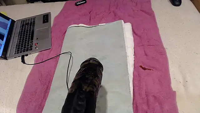 Snapshot of BiglovelyXXL chatting on 19, 11, 2025 BiglovelyXXL online show from 19, 11, 2025