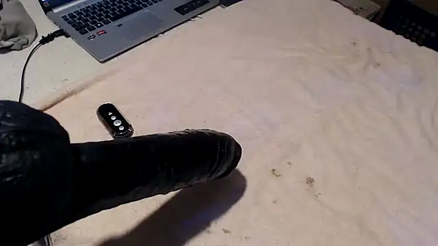 Snapshot of BiglovelyXXL chatting on 15, 12, 2025 BiglovelyXXL online show from 15, 12, 2025