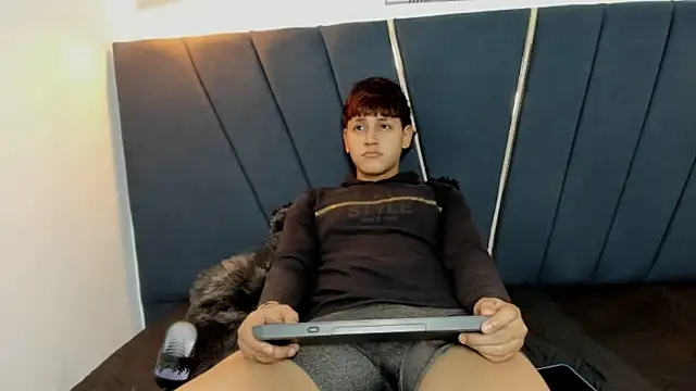 Snapshot of zeusapollofuck chatting on 30, 9, 2025 zeusapollofuck online show from 30, 9, 2025