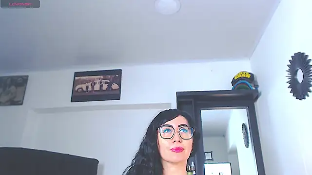 Snapshot of Vicky_hotmilf chatting on 26, 6, 2026 Vicky hotmilf online show from 26, 6, 2026