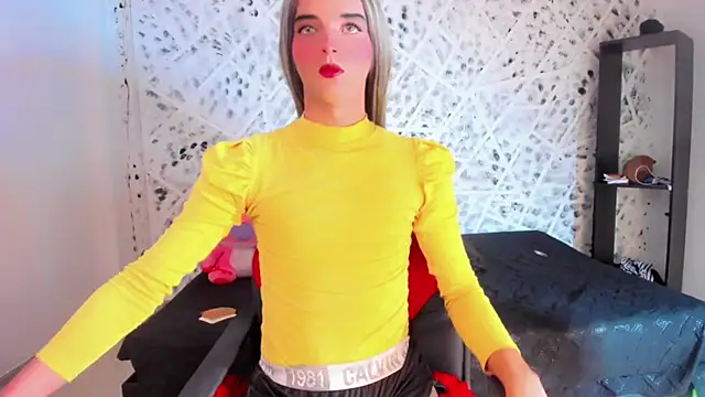 MIA HOT23CM S7S online show from 9, 10, 2025