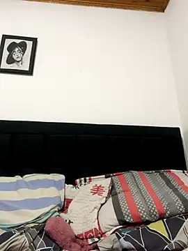 Snapshot of coupledesire18 chatting on 16, 10, 2025 coupledesire18 online show from 16, 10, 2025