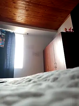 Snapshot of coupledesire18 chatting on 27, 11, 2025 coupledesire18 online show from 27, 11, 2025