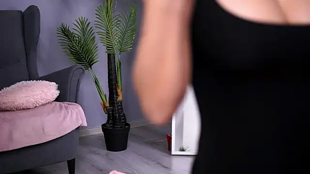 SarahMystique online show from 18, 11, 2025