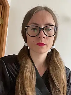 Snapshot of SophieDesire chatting on 17, 9, 2025 SophieDesire online show from 17, 9, 2025