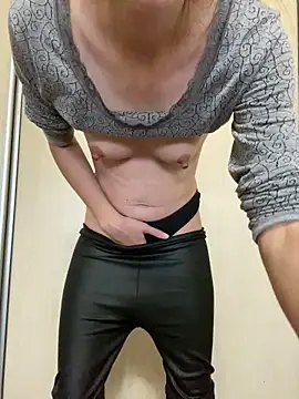 Snapshot of SophieDesire chatting on 20, 10, 2025 SophieDesire online show from 20, 10, 2025