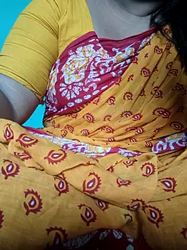 Snapshot of desi_boudi87 chatting on 8, 5, 2026 desi boudi87 online show from 8, 5, 2026