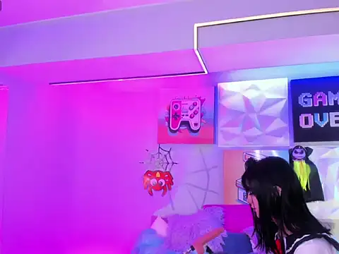 LindaWz  online show from 30, 10, 2025