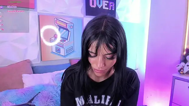 LindaWz  online show from 17, 12, 2025