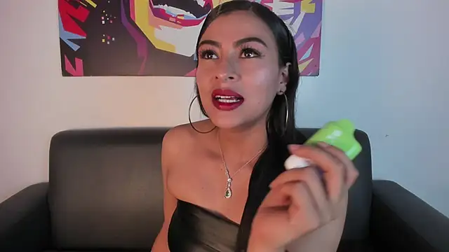 Zairaa Fox online show from 4, 10, 2025