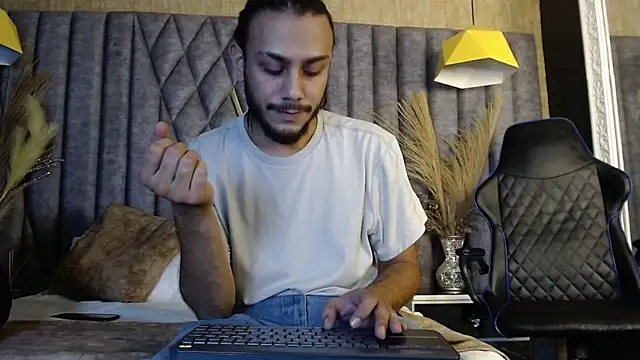 Boss Domiinator online show from 6, 10, 2025