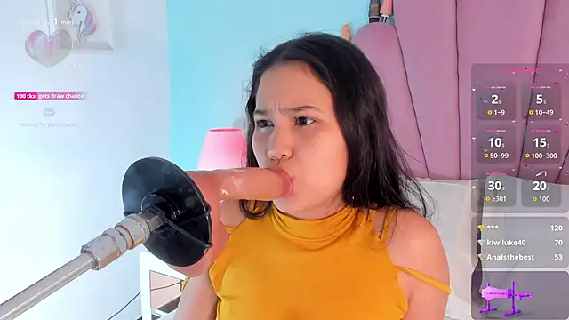 emma clarke  online show from 24, 10, 2025