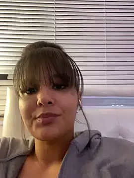 Prettygirl6070 online show from 18, 10, 2025