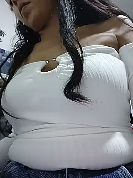 Snapshot of MiaForever1 chatting on 23, 6, 2026 MiaForever1 online show from 23, 6, 2026