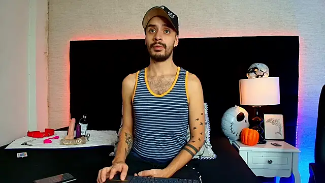 Snapshot of HairyDiamond_ chatting on 21, 10, 2025 HairyDiamond online show from 21, 10, 2025