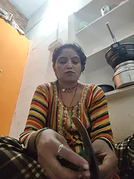 Snapshot of LUCKY_cut chatting on 4, 7, 2026 LUCKY cut online show from 4, 7, 2026